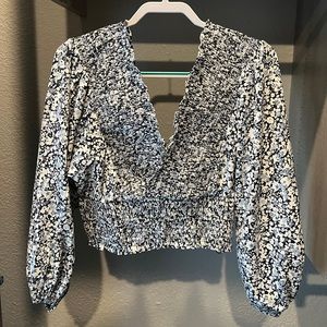 Beautiful Abercrombie & Fitch long sleeve blouse 💙